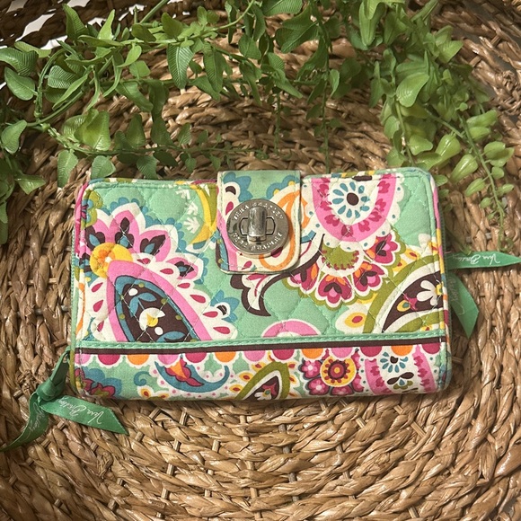 ✳️Vera Bradley Tutti Frutti Turn
Lock Wallet Mint Green Multicolor Paisley - Picture 10 of 16